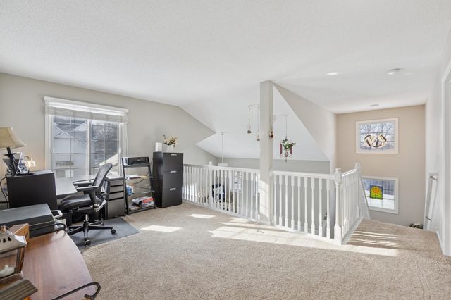 17205 49th Avenue N A, Plymouth, MN 55446