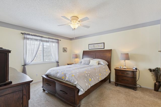 17205 49th Avenue N A, Plymouth, MN 55446