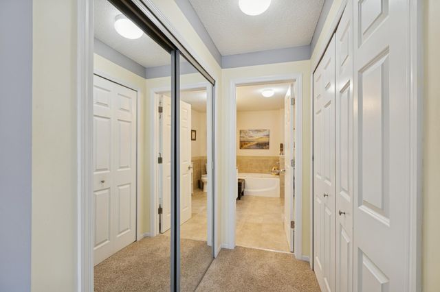 17205 49th Avenue N A, Plymouth, MN 55446