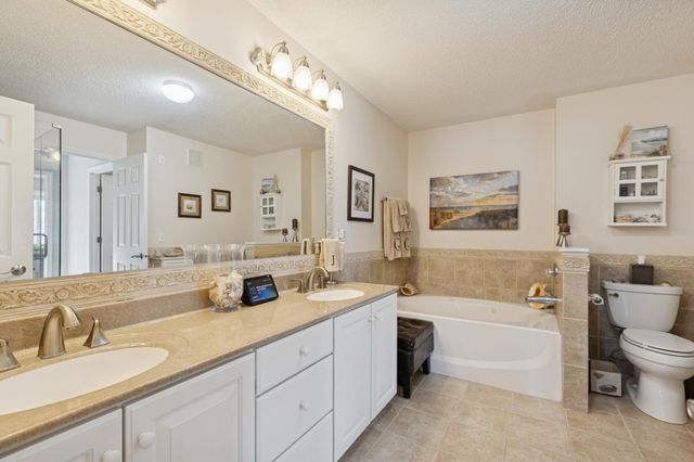 17205 49th Avenue N A, Plymouth, MN 55446