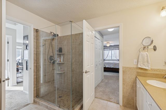 17205 49th Avenue N A, Plymouth, MN 55446