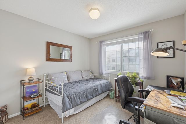 17205 49th Avenue N A, Plymouth, MN 55446