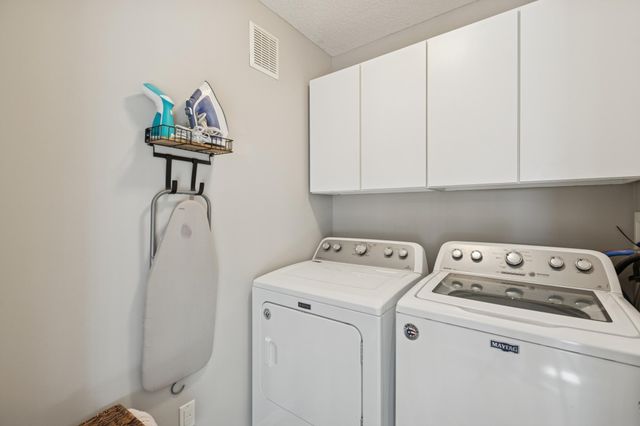 17205 49th Avenue N A, Plymouth, MN 55446