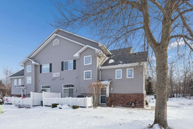 17205 49th Avenue N A, Plymouth, MN 55446