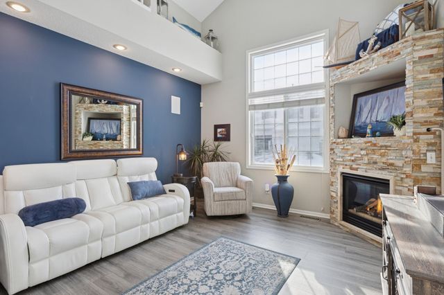 17205 49th Avenue N A, Plymouth, MN 55446