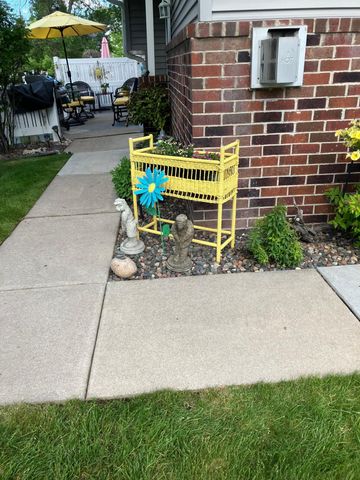 17205 49th Avenue N A, Plymouth, MN 55446