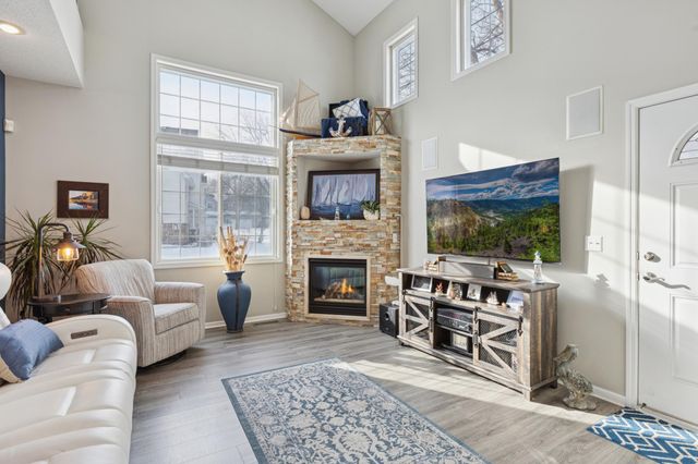 17205 49th Avenue N A, Plymouth, MN 55446