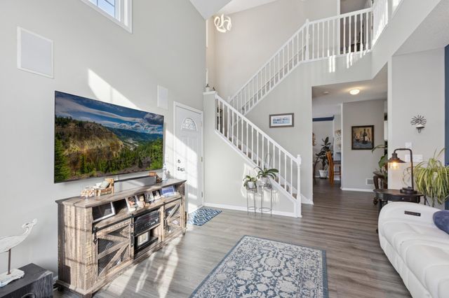 17205 49th Avenue N A, Plymouth, MN 55446