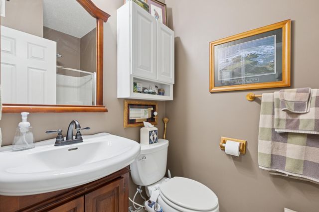 17205 49th Avenue N A, Plymouth, MN 55446