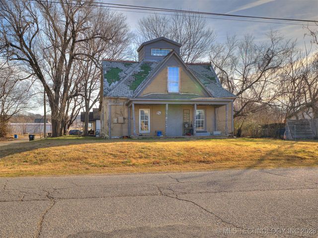 225 N Delaware Avenue, Coweta, OK 74429