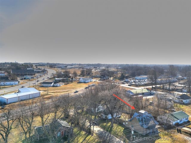 225 N Delaware Avenue, Coweta, OK 74429