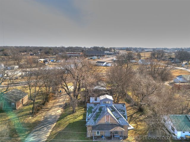 225 N Delaware Avenue, Coweta, OK 74429
