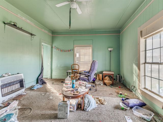 225 N Delaware Avenue, Coweta, OK 74429