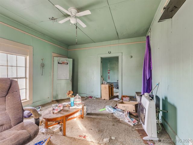 225 N Delaware Avenue, Coweta, OK 74429