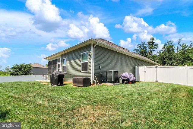 626 LEDGER DR, Hanover, PA 17331