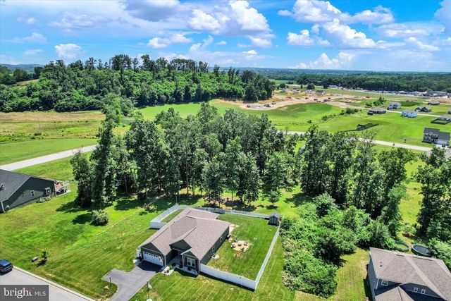 626 LEDGER DR, Hanover, PA 17331