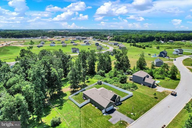 626 LEDGER DR, Hanover, PA 17331