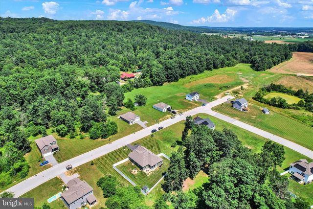 626 LEDGER DR, Hanover, PA 17331