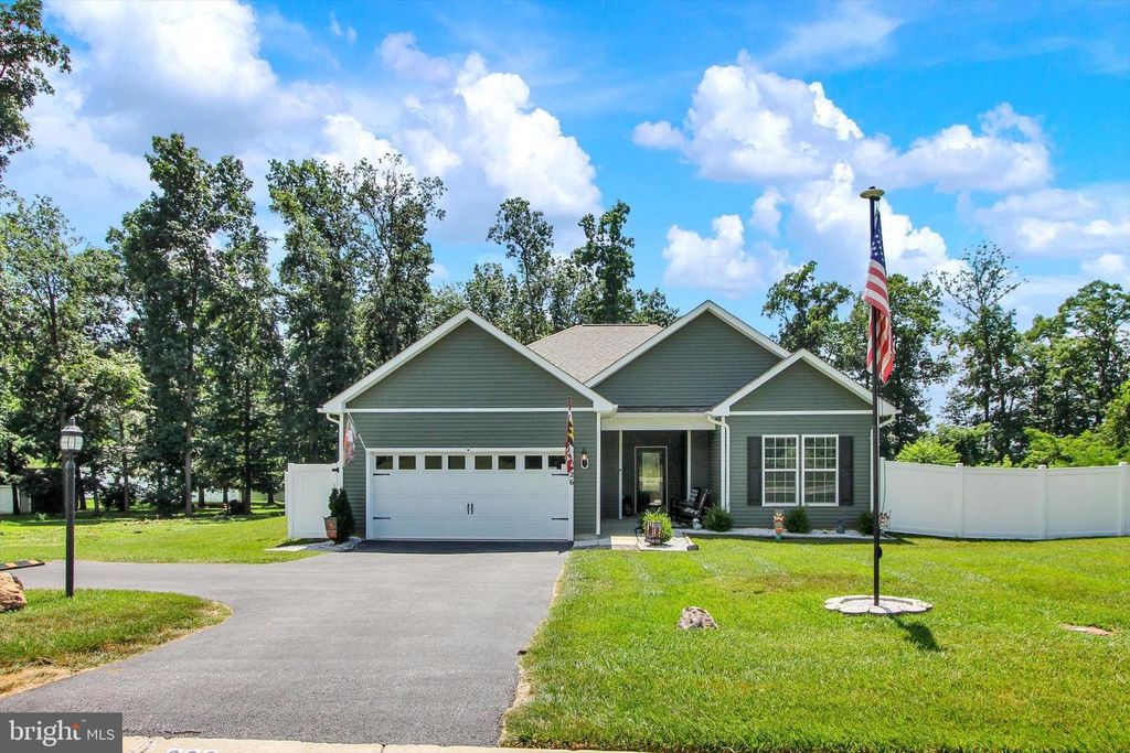 626 LEDGER DR, Hanover, PA 17331