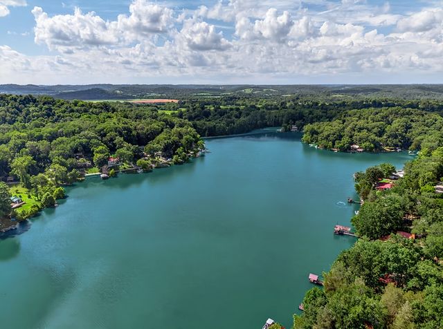 1283 Lake Logan Rd, Ardmore, TN 38449