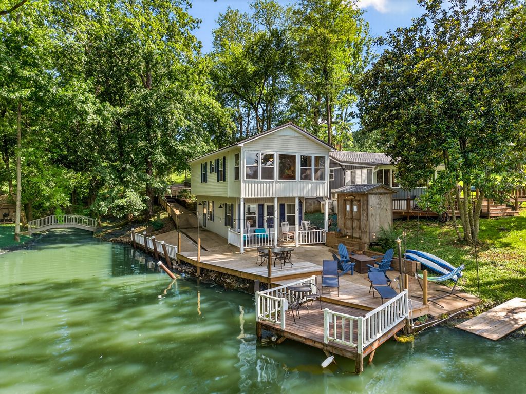 1283 Lake Logan Rd, Ardmore, TN 38449