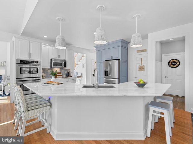 9 LAKE VILLAGE CIR, Ocean View, DE 19970