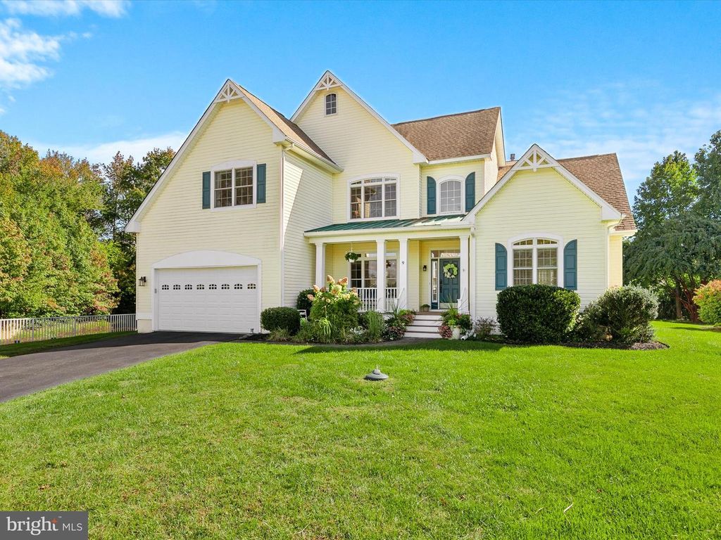 9 LAKE VILLAGE CIR, Ocean View, DE 19970