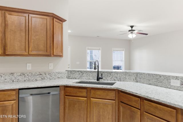 132 Hardinberry St, Oak Ridge, TN 37830