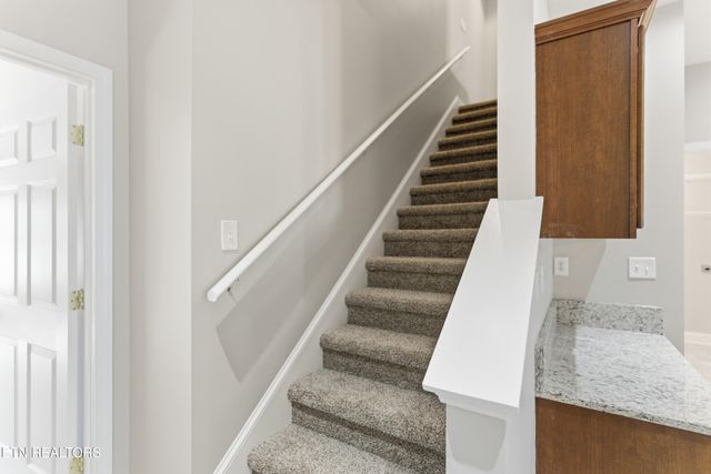 132 Hardinberry St, Oak Ridge, TN 37830