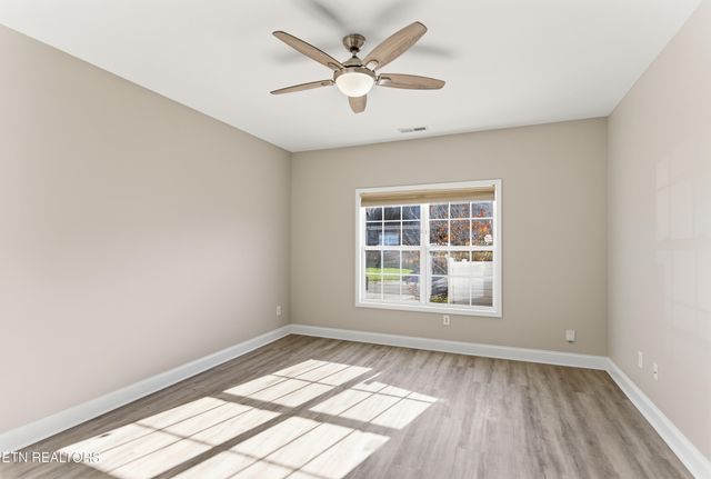 132 Hardinberry St, Oak Ridge, TN 37830