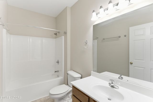 132 Hardinberry St, Oak Ridge, TN 37830