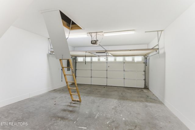 132 Hardinberry St, Oak Ridge, TN 37830