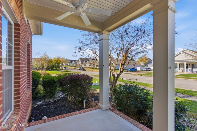 132 Hardinberry St, Oak Ridge, TN 37830