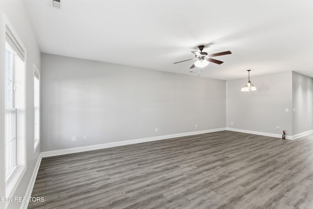 132 Hardinberry St, Oak Ridge, TN 37830