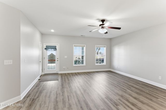 132 Hardinberry St, Oak Ridge, TN 37830