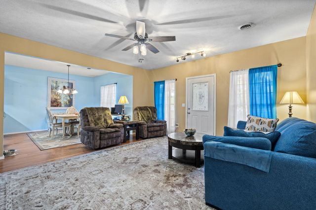 140 Apostle Drive, Reeds Spring, MO 65737