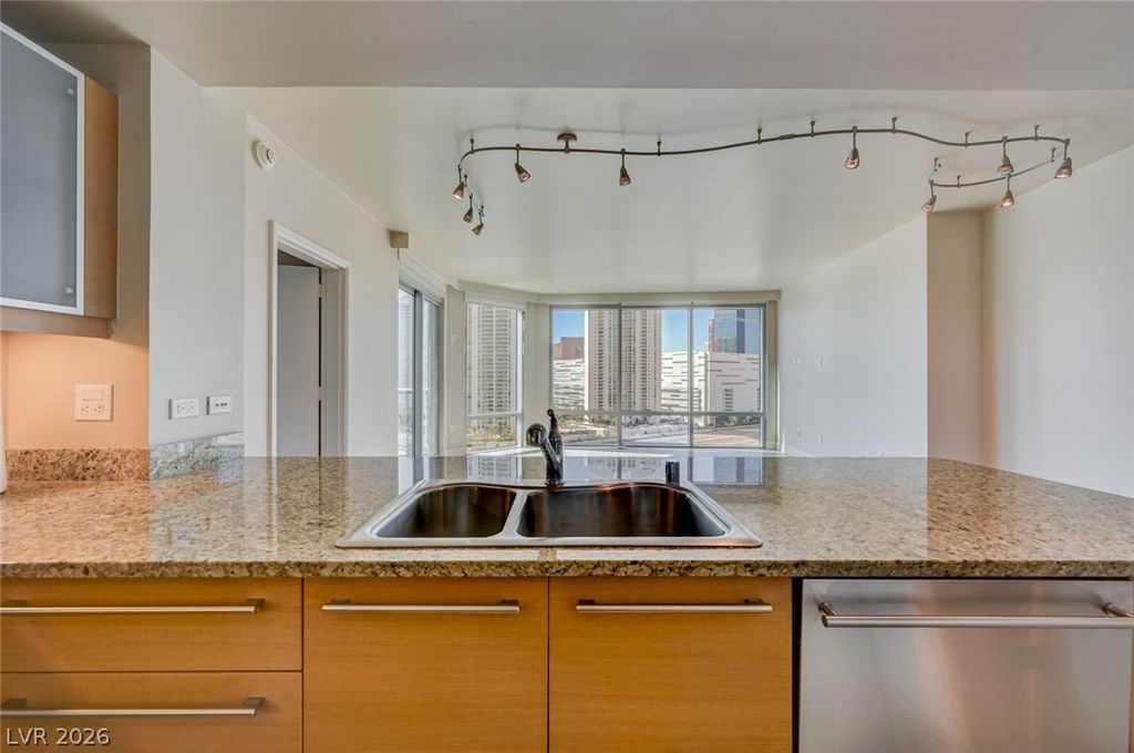 222 Karen Avenue 1602, Las Vegas, NV 89109 — photo 2