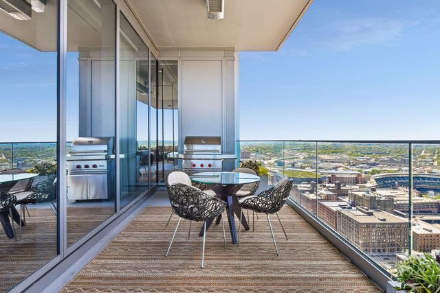 255 Hennepin Avenue 3303, Minneapolis, MN 55408