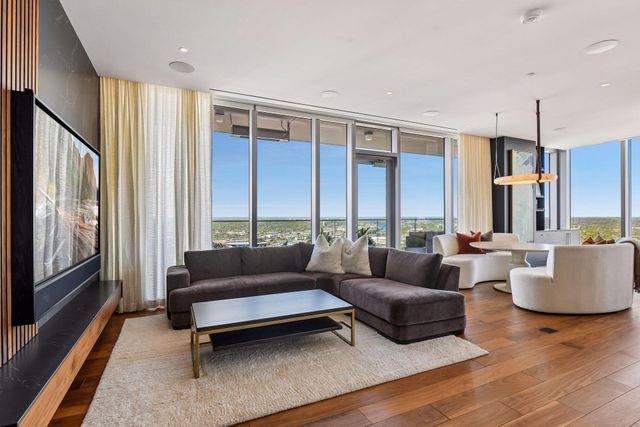 255 Hennepin Avenue 3303, Minneapolis, MN 55408