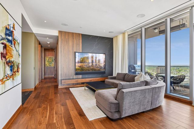 255 Hennepin Avenue 3303, Minneapolis, MN 55408