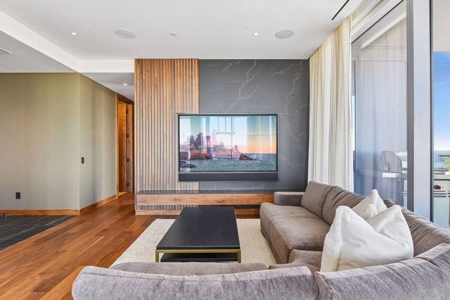 255 Hennepin Avenue 3303, Minneapolis, MN 55408