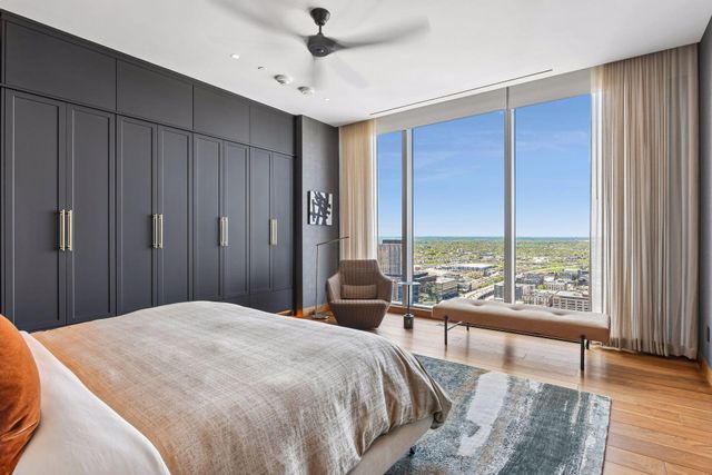 255 Hennepin Avenue 3303, Minneapolis, MN 55408