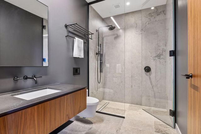 255 Hennepin Avenue 3303, Minneapolis, MN 55408