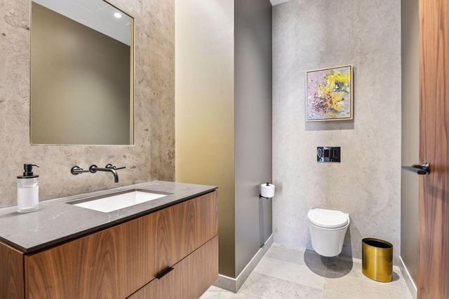 255 Hennepin Avenue 3303, Minneapolis, MN 55408