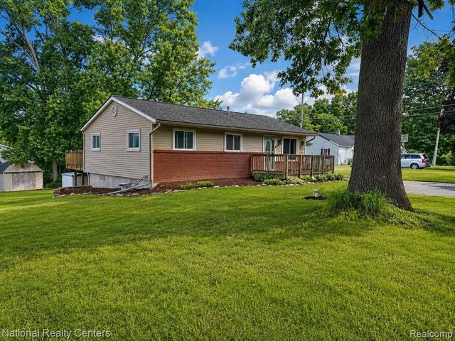 5611 Blackmoor Street, Commerce Twp, MI 48382