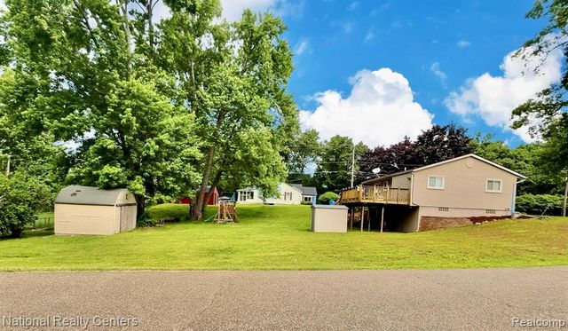 5611 Blackmoor Street, Commerce Twp, MI 48382