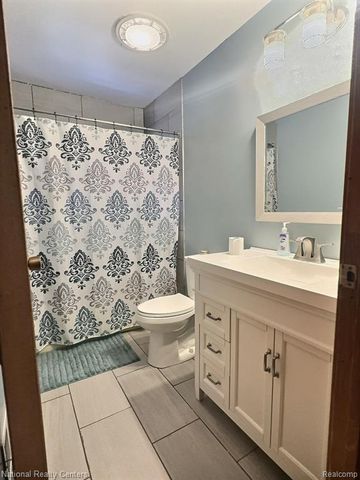 5611 Blackmoor Street, Commerce Twp, MI 48382