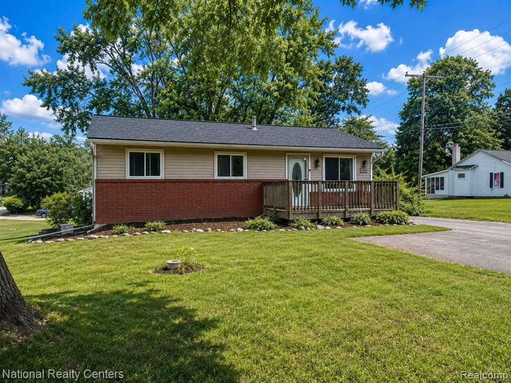 5611 Blackmoor Street, Commerce Twp, MI 48382