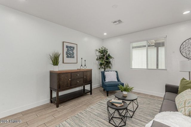 2210 E ALTA VISTA Road, Phoenix, AZ 85042