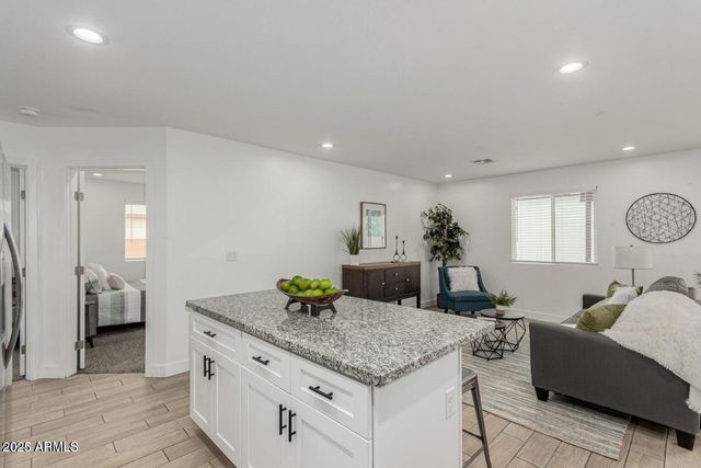 2210 E ALTA VISTA Road, Phoenix, AZ 85042